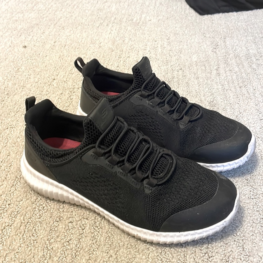 Anti-slip Wide Fit Skechers Size 7.5